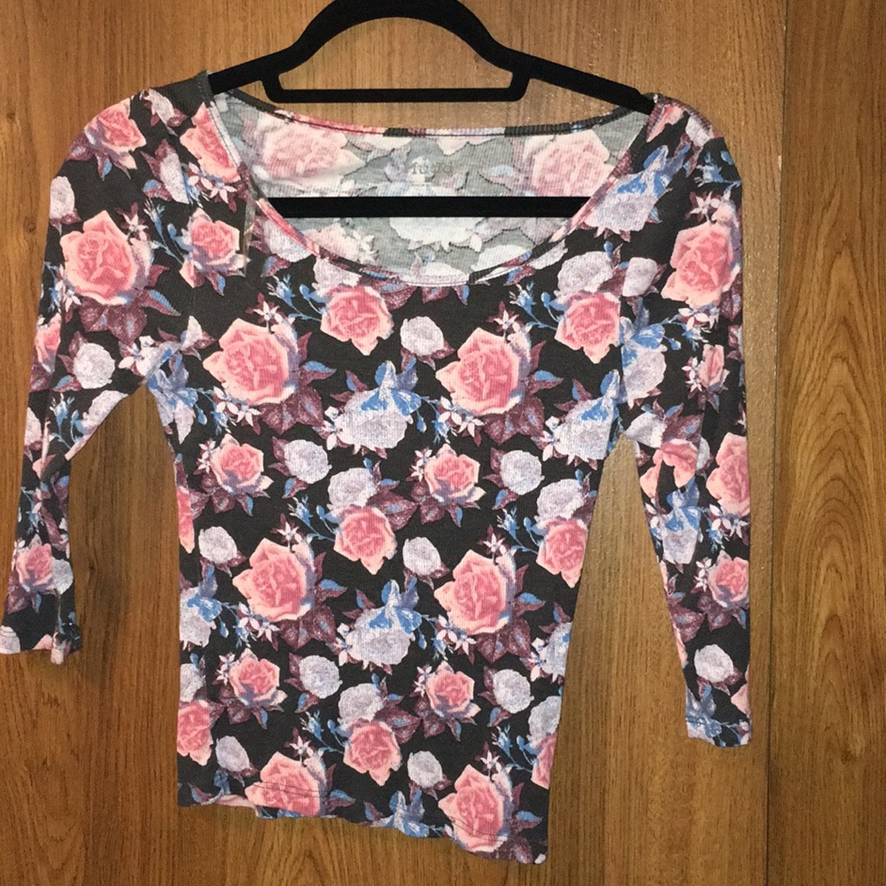 Elbow sleeve floral top